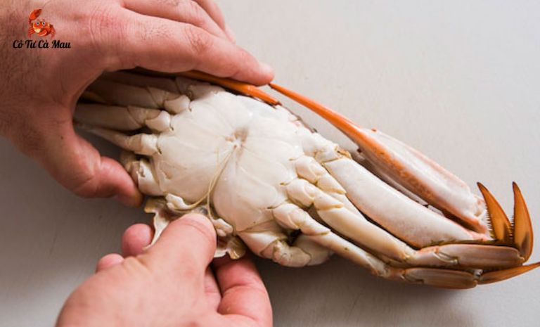 Sử dụng gừng, chanh hoặc rượu nấu ăn để khử mùi tanh đặc trưng của ghẹ