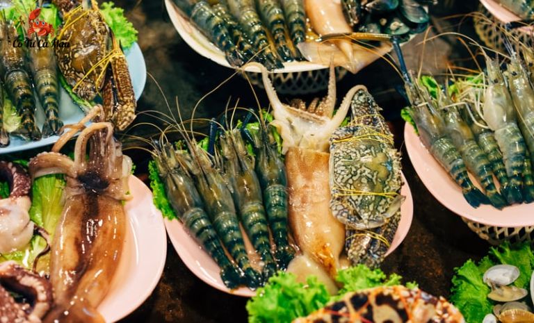 Chỉ nên cho trẻ ăn thử một lượng ít hải sản và quan sát phản ứng vì có nhiều trẻ có thể bị dị ứng với hải sản