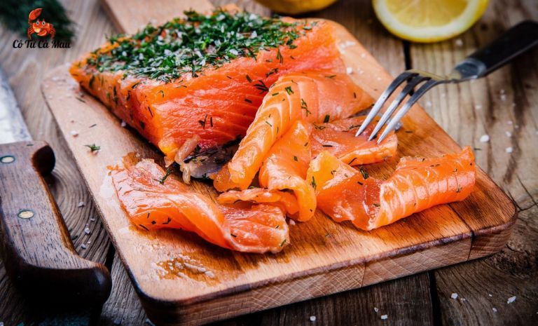 Cần khử kỷ mùi tanh đặc trưng của cá và loại bỏ xương để tránh trẻ bị hóc khi ăn